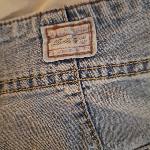 Levi's Blue Jean Shorts Classic Mid-Length - Picture 7 of 8